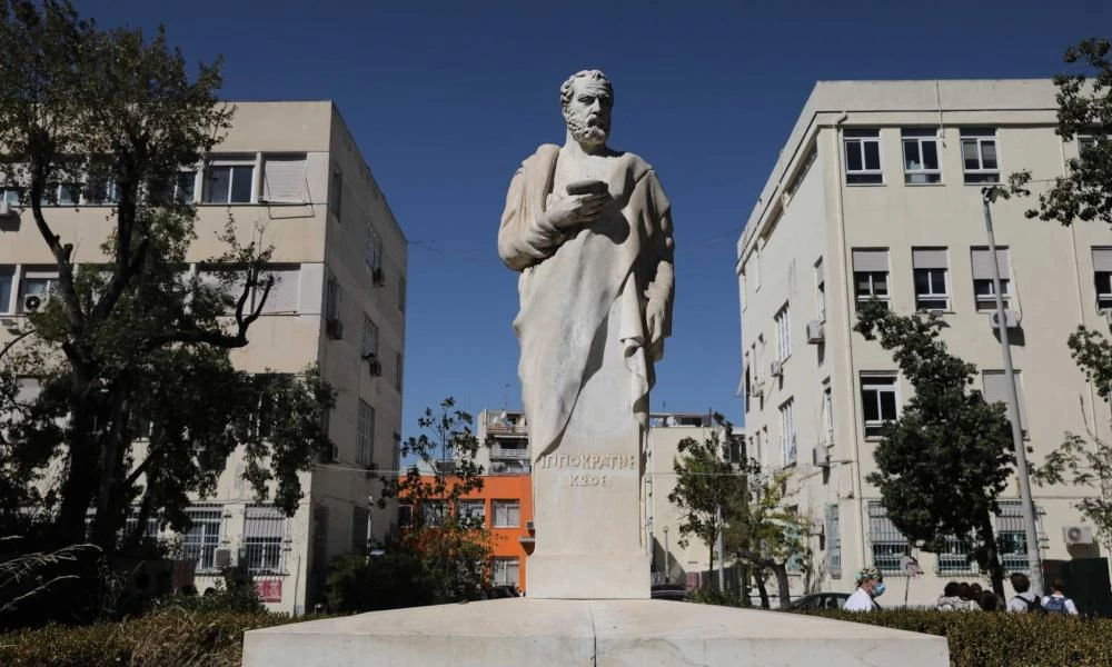 ΕΚΠΑ: Παίρνει θέση για τον προπηλακισμό Βασιλακόπουλου σε ταβέρνα στην Καλαμπάκα